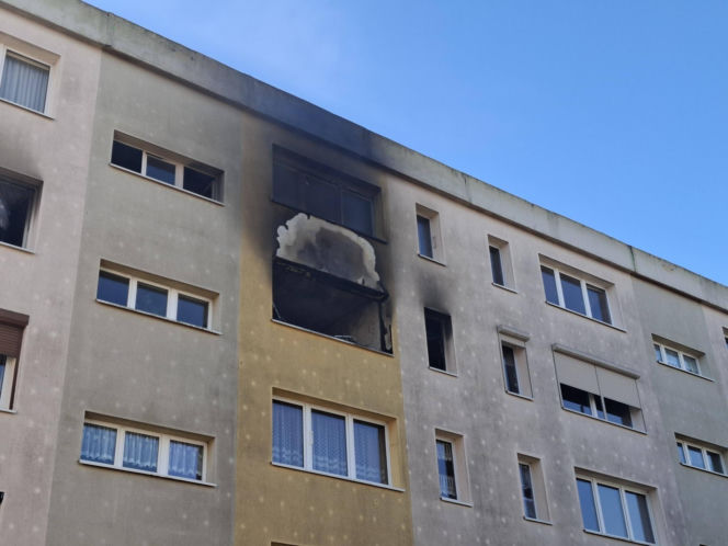 Pożar w bloku w Kościanie. Lokatorzy czekali na pomoc na balkonach