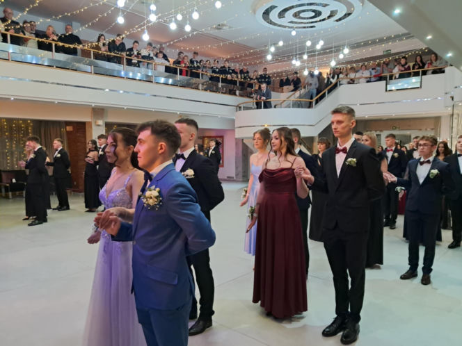 Studniówka 2026 maturzystów ZSTM w Skarżysku-Kamiennej