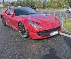 Norweg na A2 rozbił Ferrari za 1,5 mln