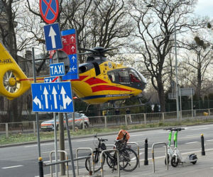 Lądowanie śmigłowca LPR w centrum Warszawy