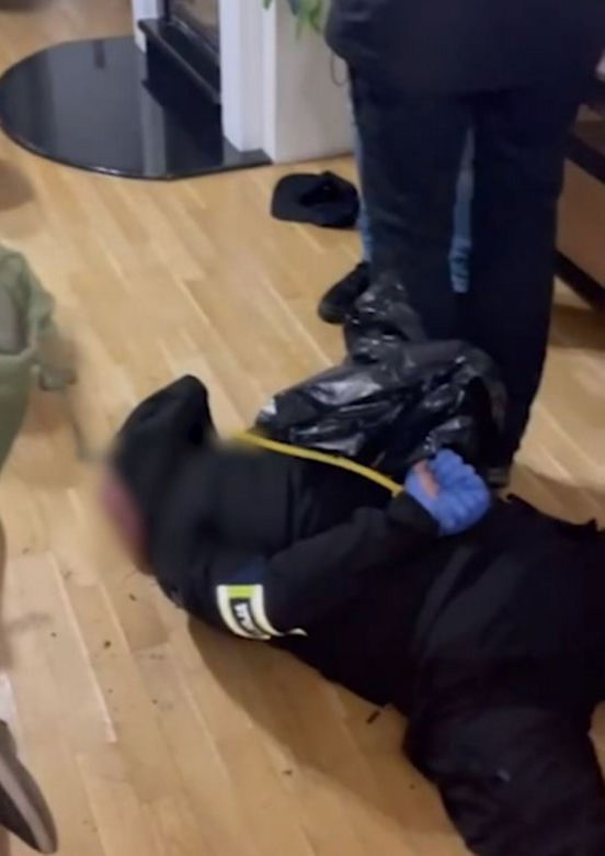 W mundurach policji sterroryzowali rodzinę. Przerażający napad pod Aleksandrowem Łódzkim [ZDJĘCIA]