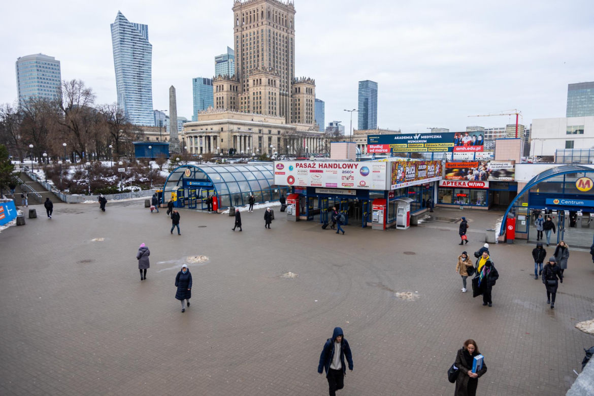 Tzw. patelnia przed wejściem do metra Centrum