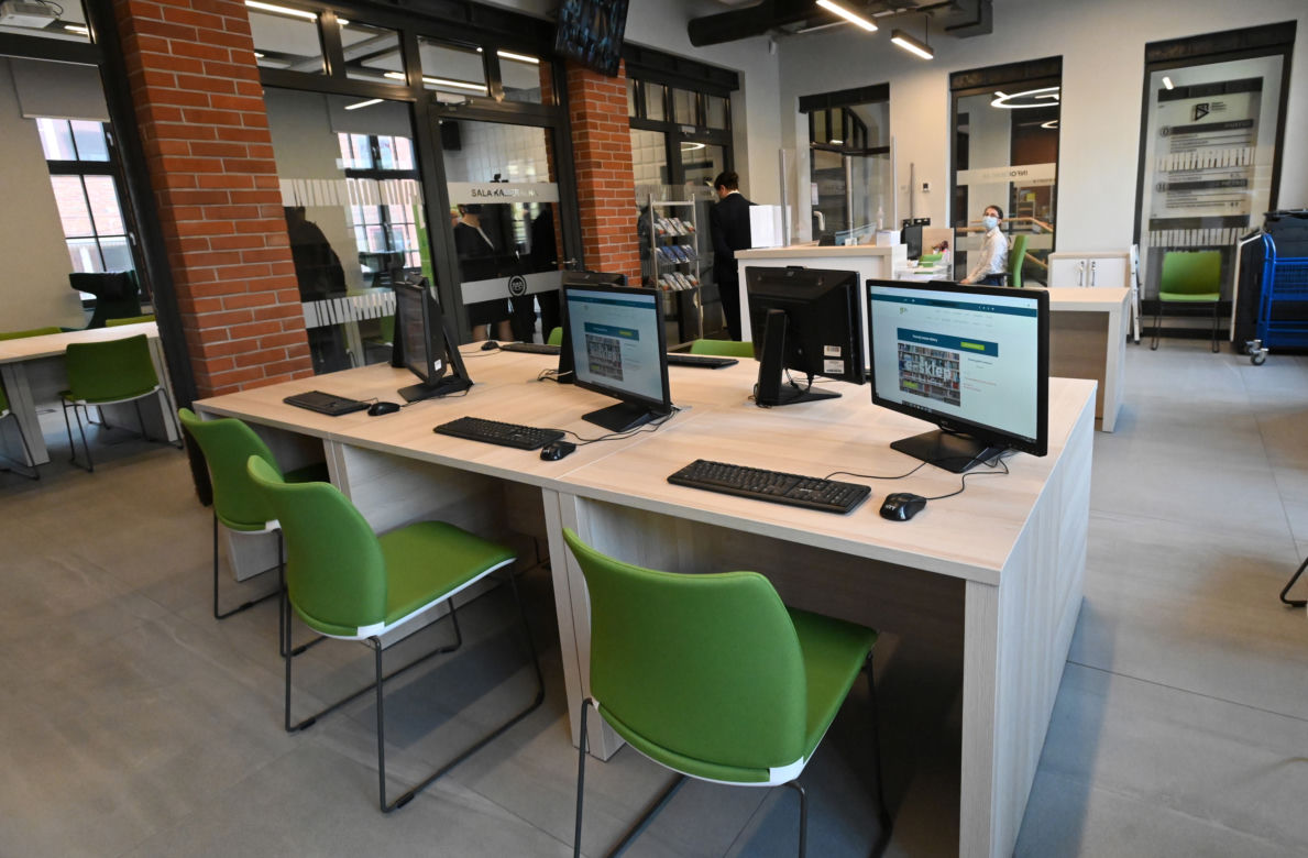  Filia nr 7 Miejskiej Biblioteki Publicznej na placu Matki Teresy w Szczecinie, 9 bm. Biblioteka powstała w XIX-wiecznym odrestaurowanym budynku przy pl. Matki Teresy z Kalkuty