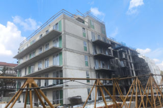 Tak wygląda plac budowy po gigantycznym pożarze w Warszawie. Mieszkańcy w szoku: „szkoda tych ludzi”