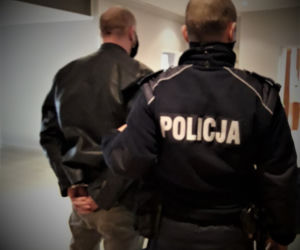 Mikołów: Wyjął rewolwer i strzelał w okna znajomego [ZDJĘCIA]