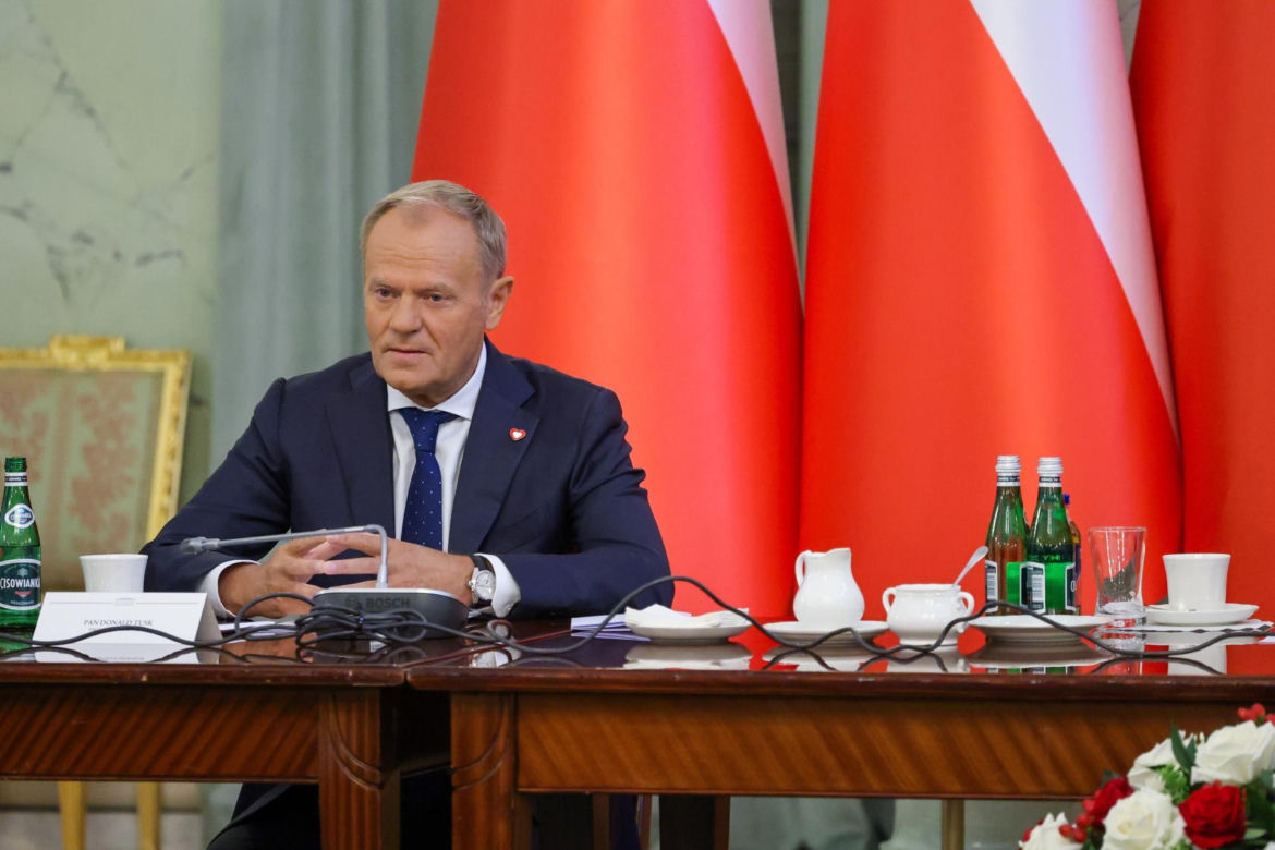 Iskrzy między Donaldem Tuskiem a Karolem Nawrockim