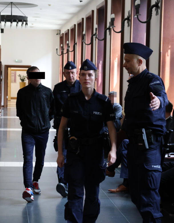 „Czekałem, aż umrze”. Cztery ciała przy Grzybowskiej w Warszawie. Świadkowie znikają przed rozprawą