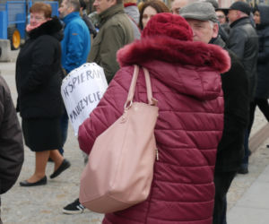 Strajk nauczycieli. Pikieta poparcia przed kuratorium oświaty w Białymstoku