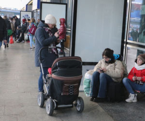 Horror na Centralnym. Bez prysznica, z dziećmi na posadzce. Dramatyczne historie uchodźców z Ukrainy