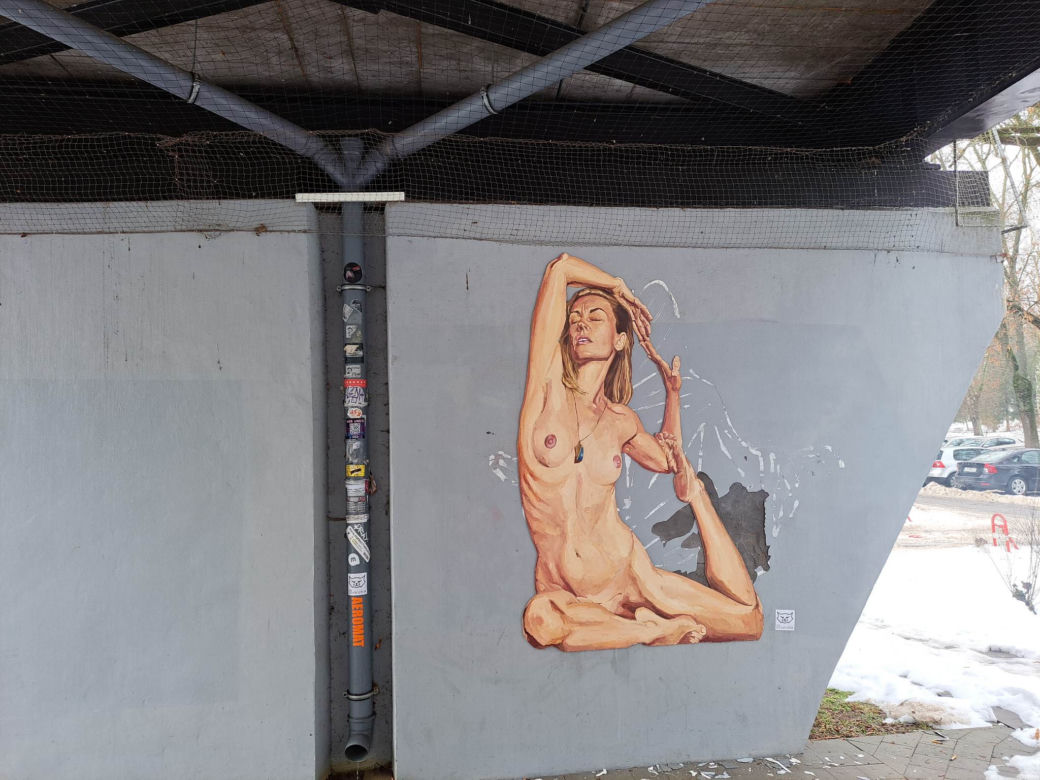 Dalej uprawia jogę na miasteczku akademickim w Lublinie, ale już nie jest naga. Ktoś zniszczył street art