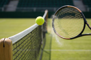 Turniej Wimbledon rozpoczyna rywalizację. Kto z Polaków awansuje w poniedziałek do kolejnej rundy?