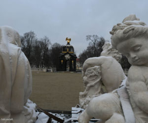 Nowe rzeźby w Ogrodach Branickich. To Flora, Ceres, Bachus i Saturn [ZDJĘCIA]