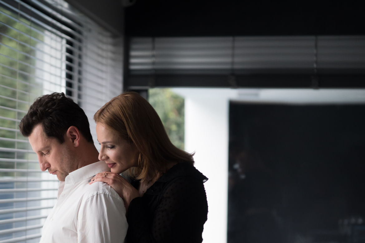 Odwróceni 2 sezon. Ojcowie i córki. Laura (Anna Dereszowska), Cyga (Wojciech Zieliński)