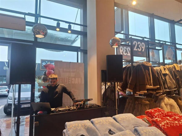 Na to czekały tysiące tarnogórzan. Park handlowy S1 w Tarnowskich Górach w końcu otwarty. Promocje i DJ rozkręcają to miejsce
