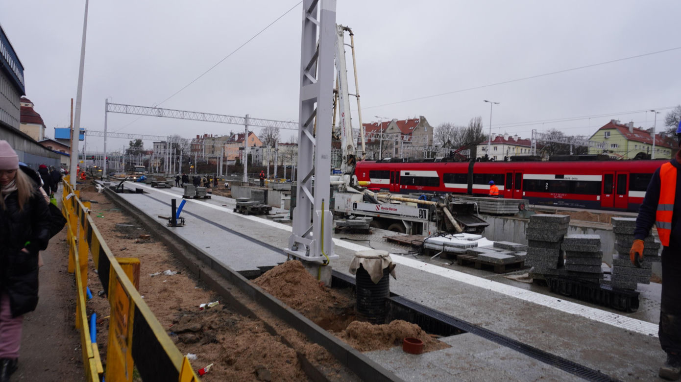 Postępują prace nad konstrukcją budynku Dworca Głównego w Olsztynie. Perony niemal na ukończeniu [ZDJĘCIA]