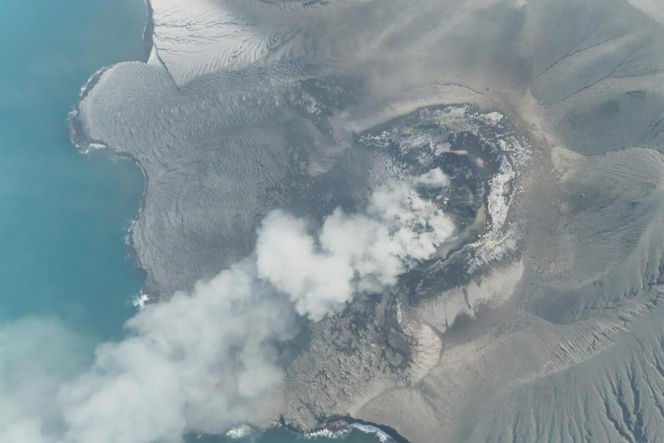 Erupcja wulkanu Anak Krakatau drugi dzień paraliżuje ruch lotniczy