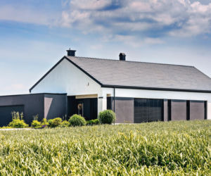 Dlaczego warto zdecydować się na minimalistyczny dach dwuspadowy? Oto jego atuty