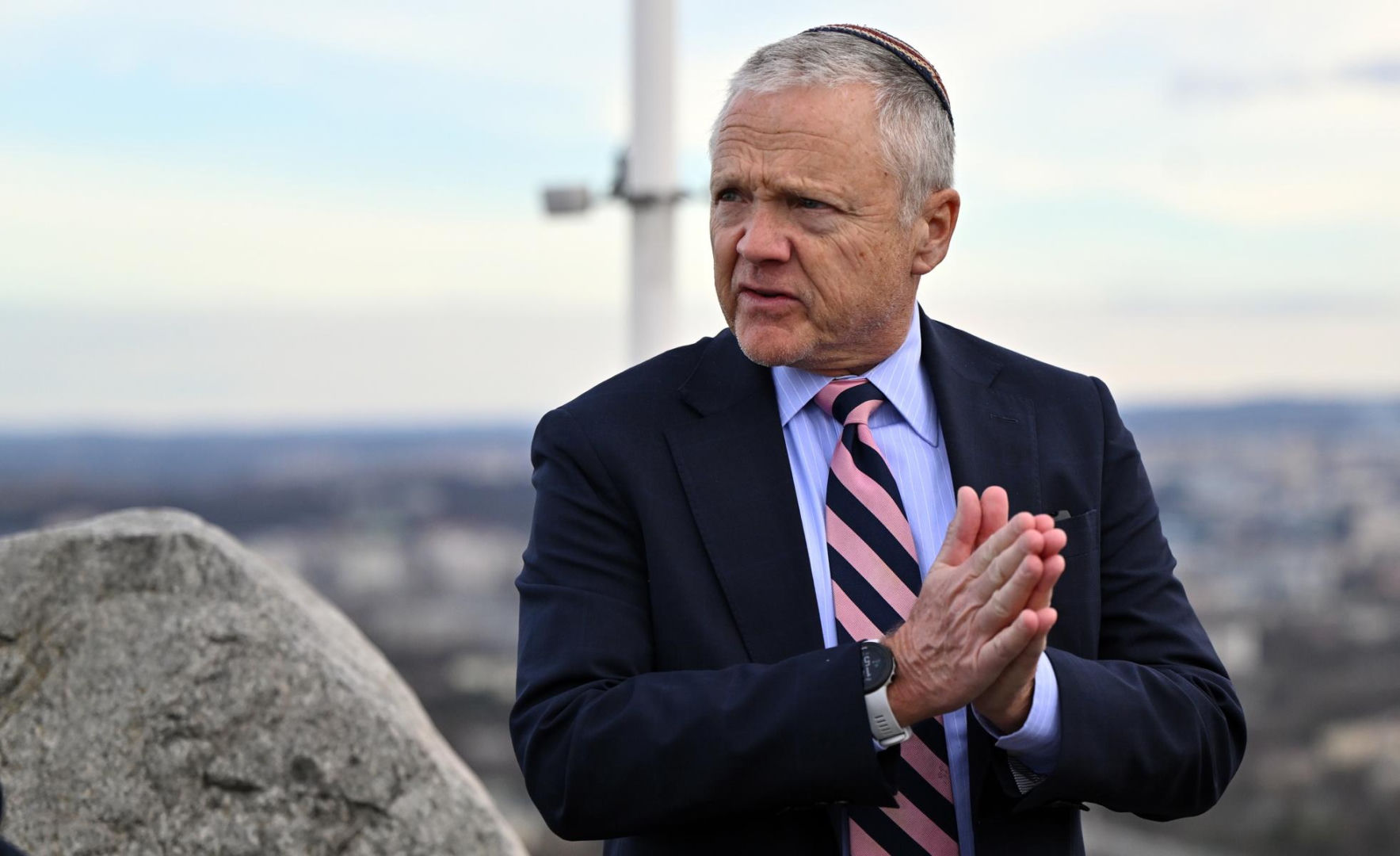 Ambasador USA wywołał polityczną burzę. Tak jego działania ocenili Polacy