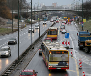Slalom na Trasie Łazienkowskiej. Trwa remont wiaduktów