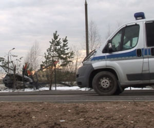 Prywatny helikopter runął na ziemię. Dwie osoby ranne.