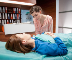 LEKARZE 2 sezon odc. 2. Alicja (Magdalena Różczka), Beata (Agnieszka Więdłocha)