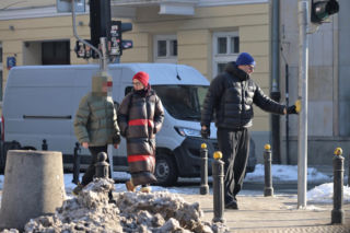 Tomasz Karolak  i Viola Kołakowska na spacerze