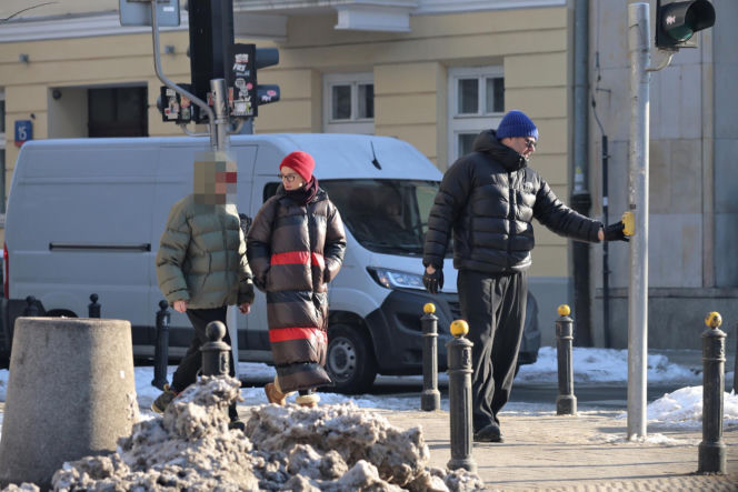 Tomasz Karolak  i Viola Kołakowska na spacerze