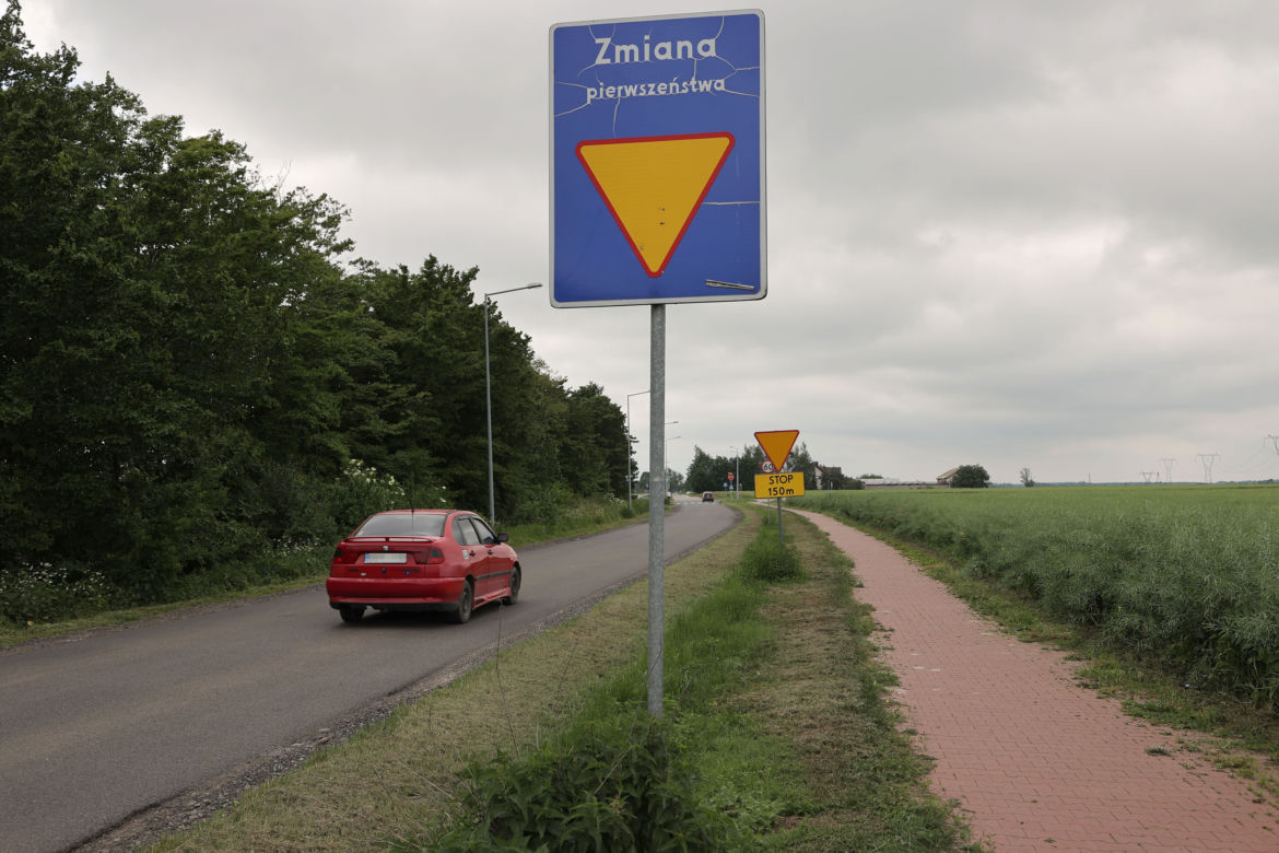 Znak "stop" stanął na skrzyżowaniu śmierci. Minął rok od potwornej tragedii w Elżbietowie