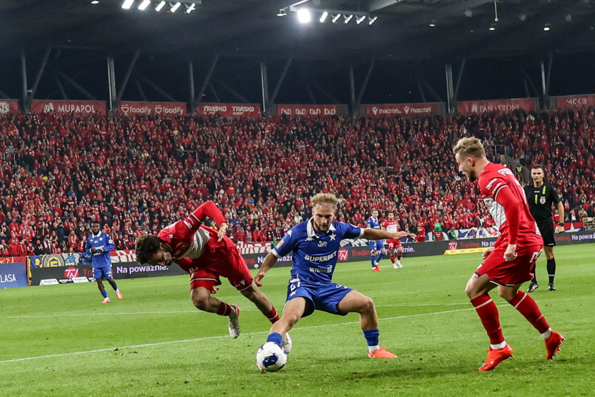Widzew Łódź - Wisła Kraków; Zdjęcia kibiców i zawodników z meczu 11. kolejki PKO BP Ekstraklasy 2026/27