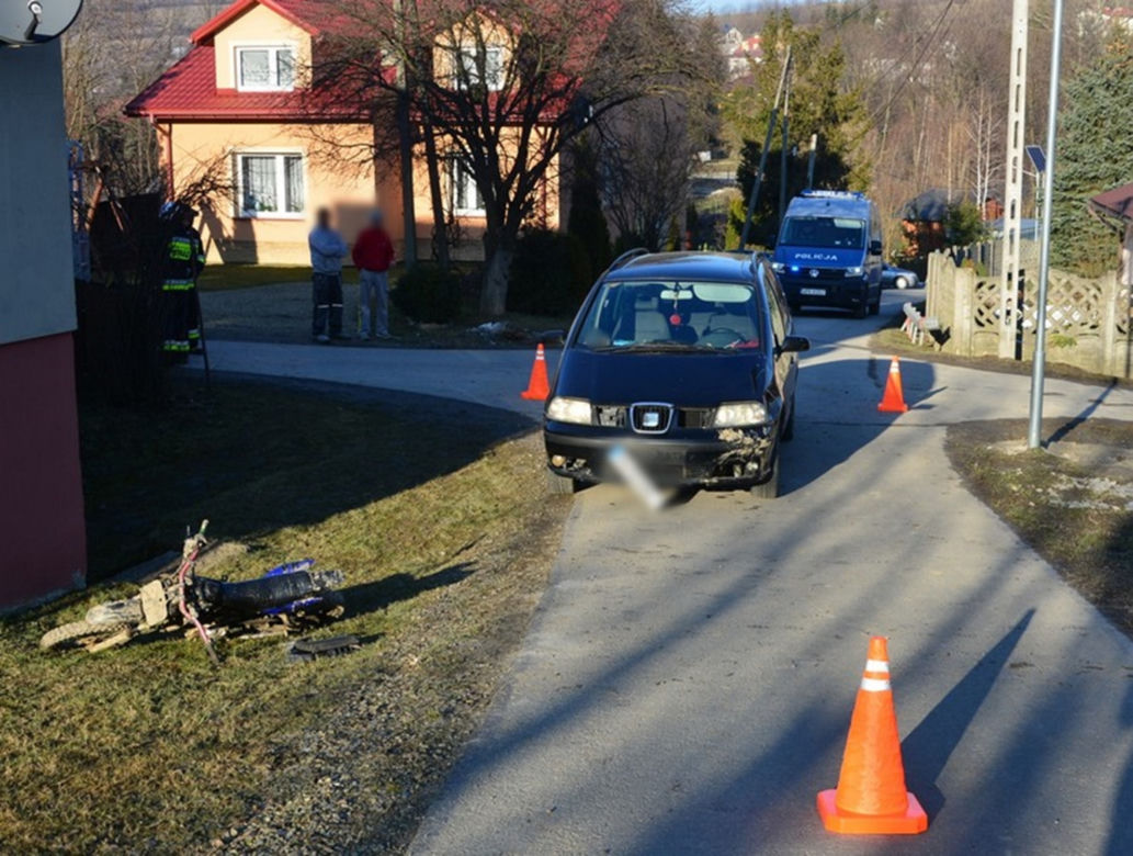 9-latek na motorowerze wjechał pod samochód