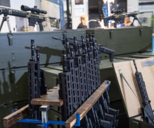 Dwie delegacje w Fabryce Broni „Łucznik”. MON i BBN mówią o ważnych rozmowach