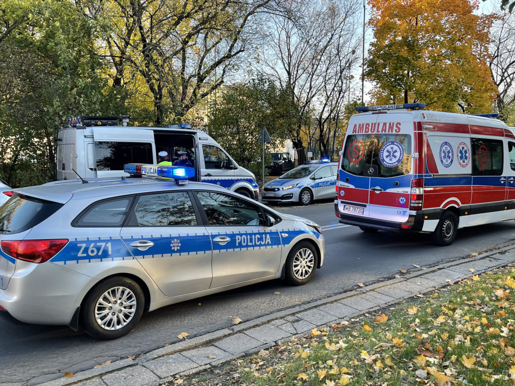 Dzieci zmiecione z pasów na Pradze-Północ. Kobieta za kierownicą