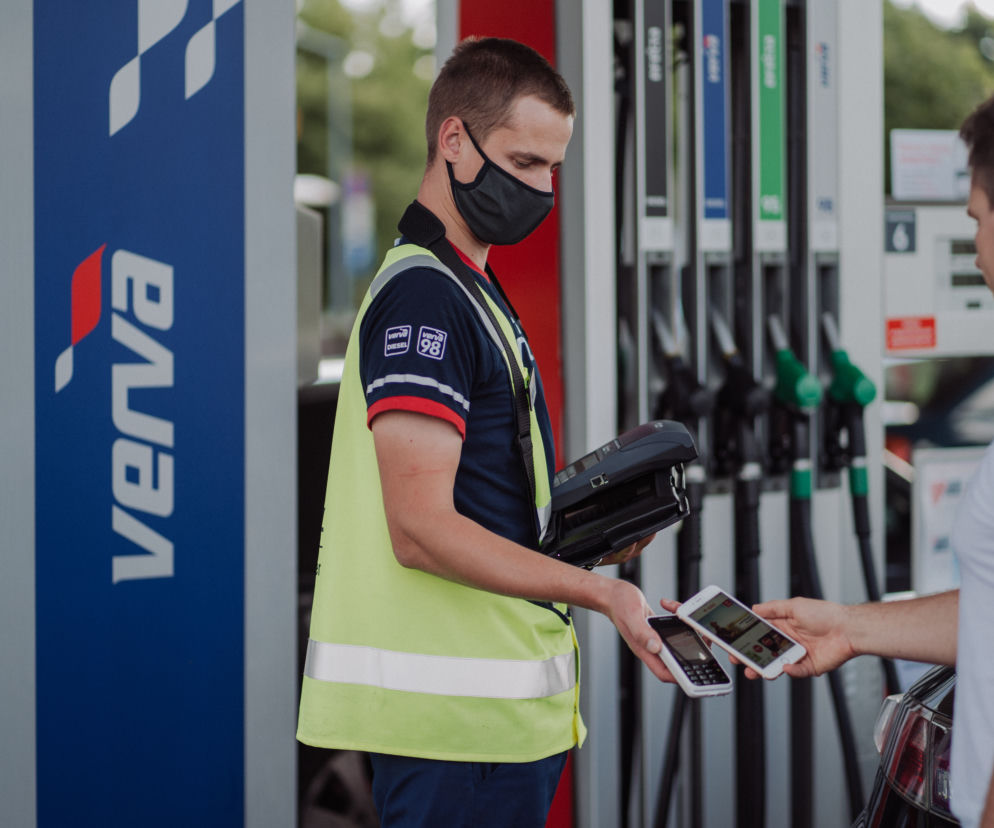 Ułatwienia na stacji ORLEN.  Mobilny Kasjer rozładuje kolejkę na stacji 