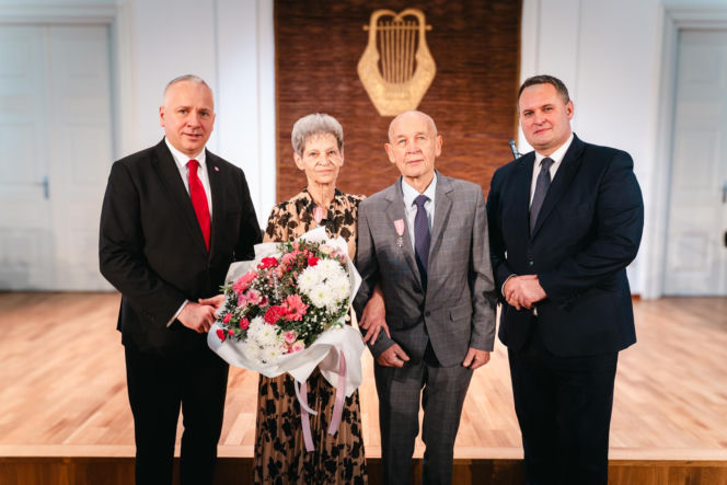 Złoty Gody par małżeńskich w Siedlcach - wręczenie pamiątkowych medali