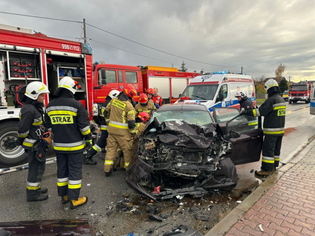 Groźny wypadek na DK12 w Łódzkiem. Cztery osoby ranne