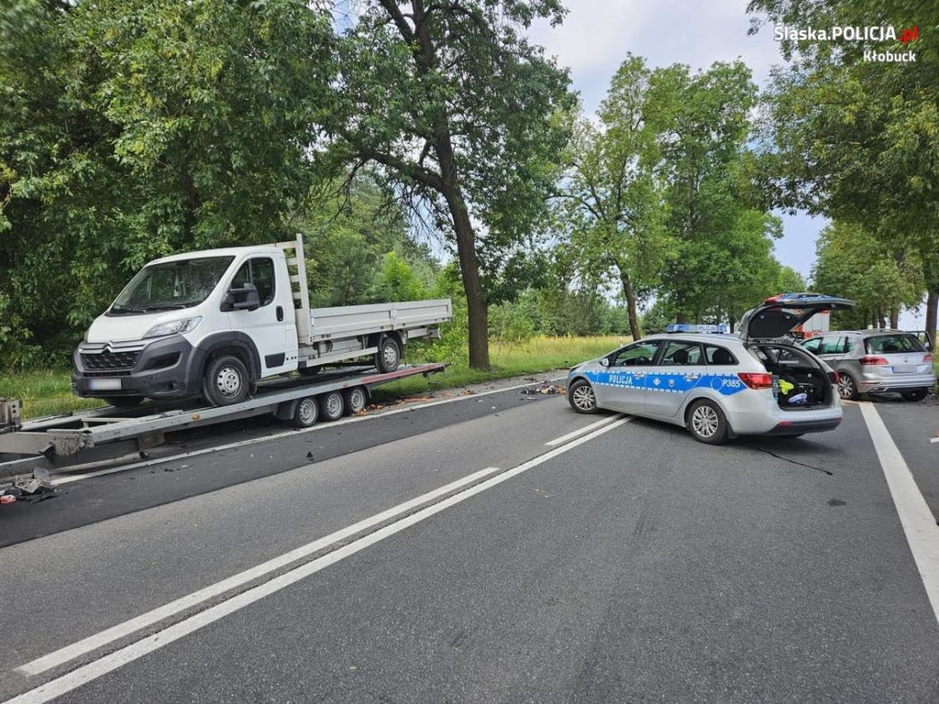 Tragedia pod Częstochową. Kierowca zginął po czołowym zderzeniu z lawetą