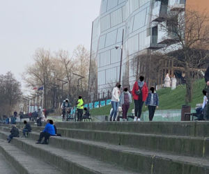 Tłumy nad Wisłą podczas epidemii