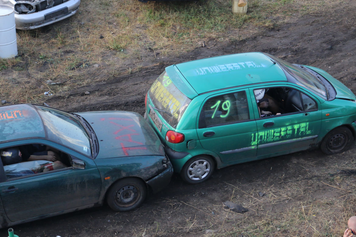 Charytatywny Wrak Race. Andrzej z Plutycz i Adam Kraśko zbierali pieniądze dla chorej Dominiki