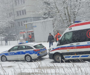 Wypadek na ul. Towarowej w Olsztynie. Zderzyły się trzy auta. Droga zablokowana [FOTO]