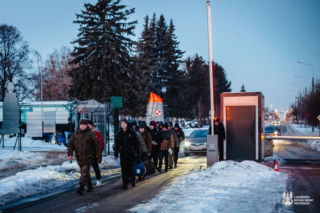 Poznają poligonowe życie w zimowych warunkach. Ruszyła kolejna edycja Ferii z WOT 