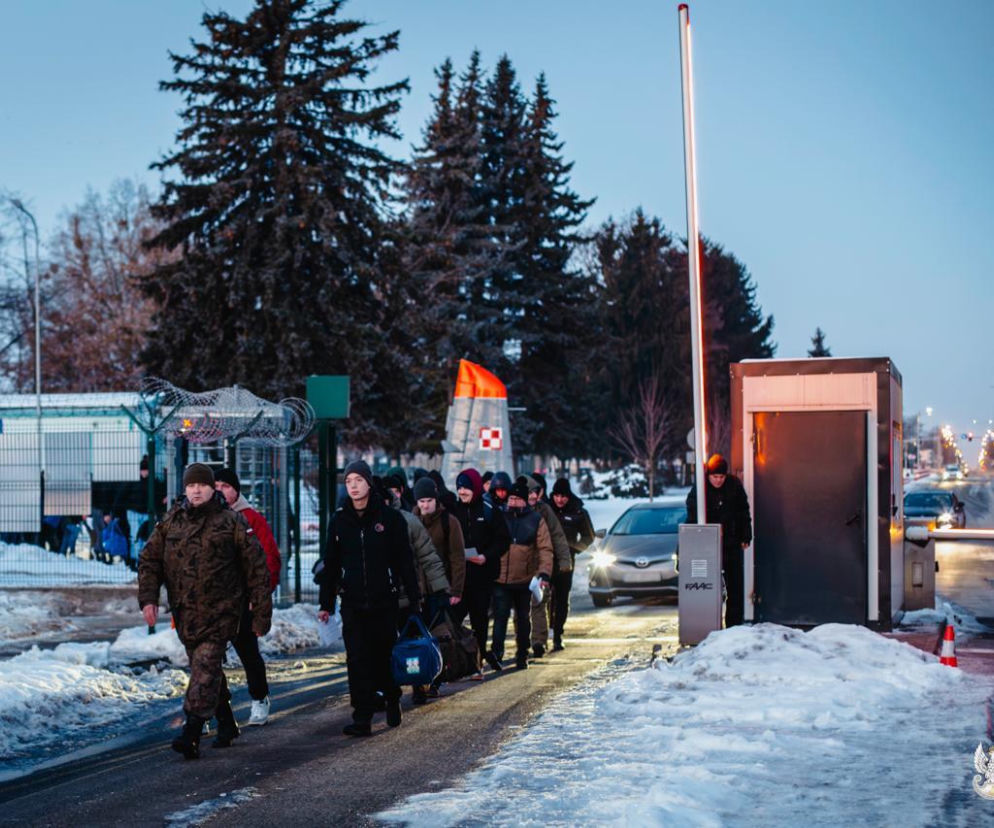 Poznają poligonowe życie w zimowych warunkach. Ruszyła kolejna edycja Ferii z WOT 
