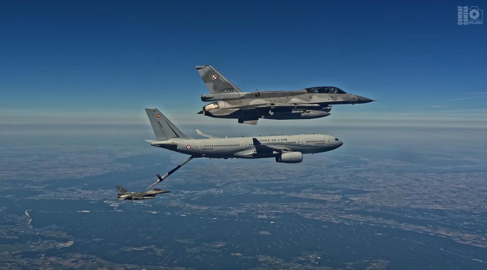 Polski F-16 i francuski Airbus A330 MRTT. Jak wyglądało tankowanie w powietrzu po defiladzie?