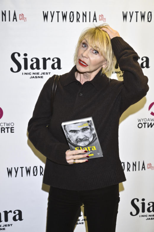Markowska przytulała męża, Ostałowska zaskoczyła sylwetką, Ścibakówna błyszczała na premierze biografii Rewińskiego