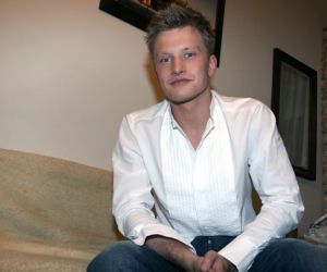 Od nastolatka z Na Wspólnej do eleganckiego mężczyzny. Tak zmieniał się Jakub Wesołowski