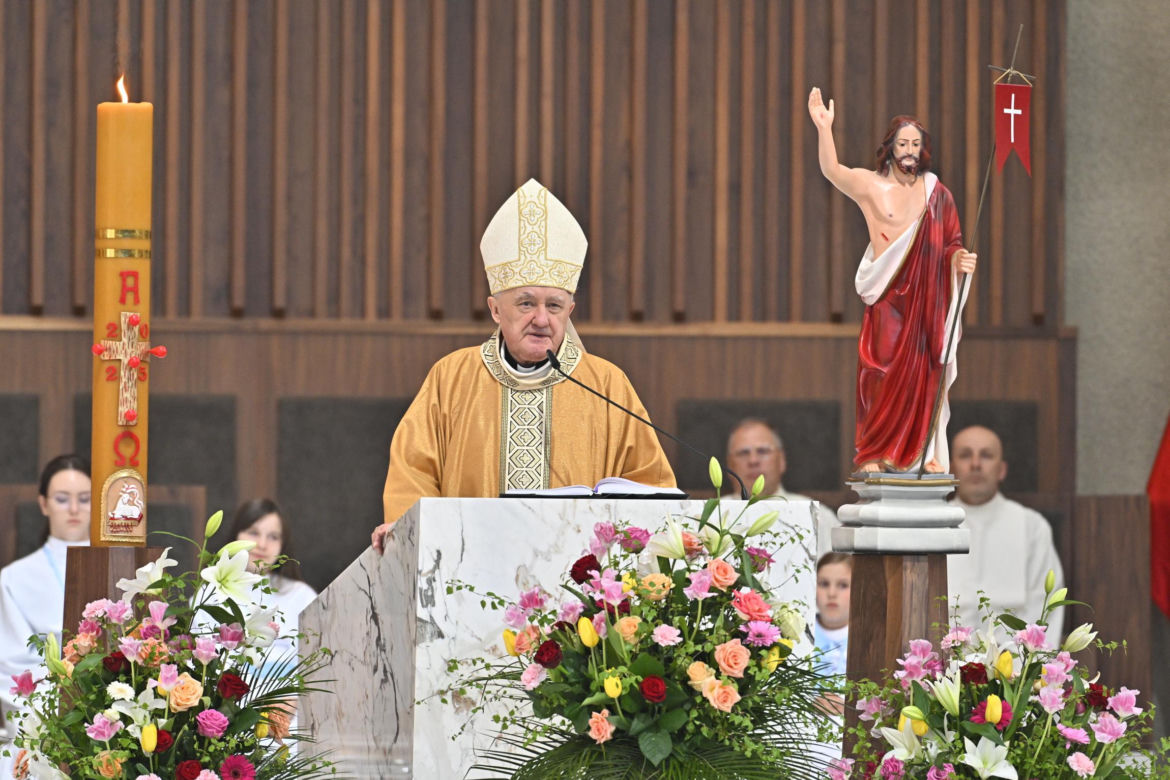 Warszawa żegna papieża Franciszka. Poruszające wpisy w Archikatedrze 