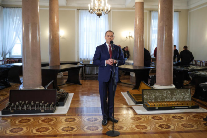 Demontaż okrągłego stołu w Pałacu Prezydenckim