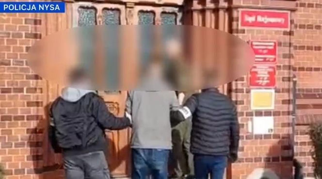 Przestała odbierać telefony od rodziny. 47-latka zamordowana w swoim mieszkaniu! Wiadomo, kim jest sprawca