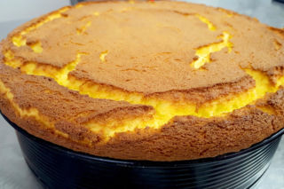 Baskijski się chowa. W niedzielę piekę sernik z przepisu babci. Jest puszysty jak chmurka i nie opada