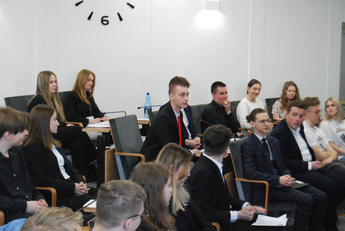 ZOBACZ ZDJĘCIA z debaty o bezpieczeństwie, w której uczestniczyła siedlecka młodzież: