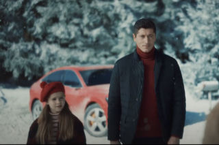 Robert Lewandowski przesiadł się do auta TAŃSZEGO o pół miliona! Kłopoty finansowe czy rozsądek?